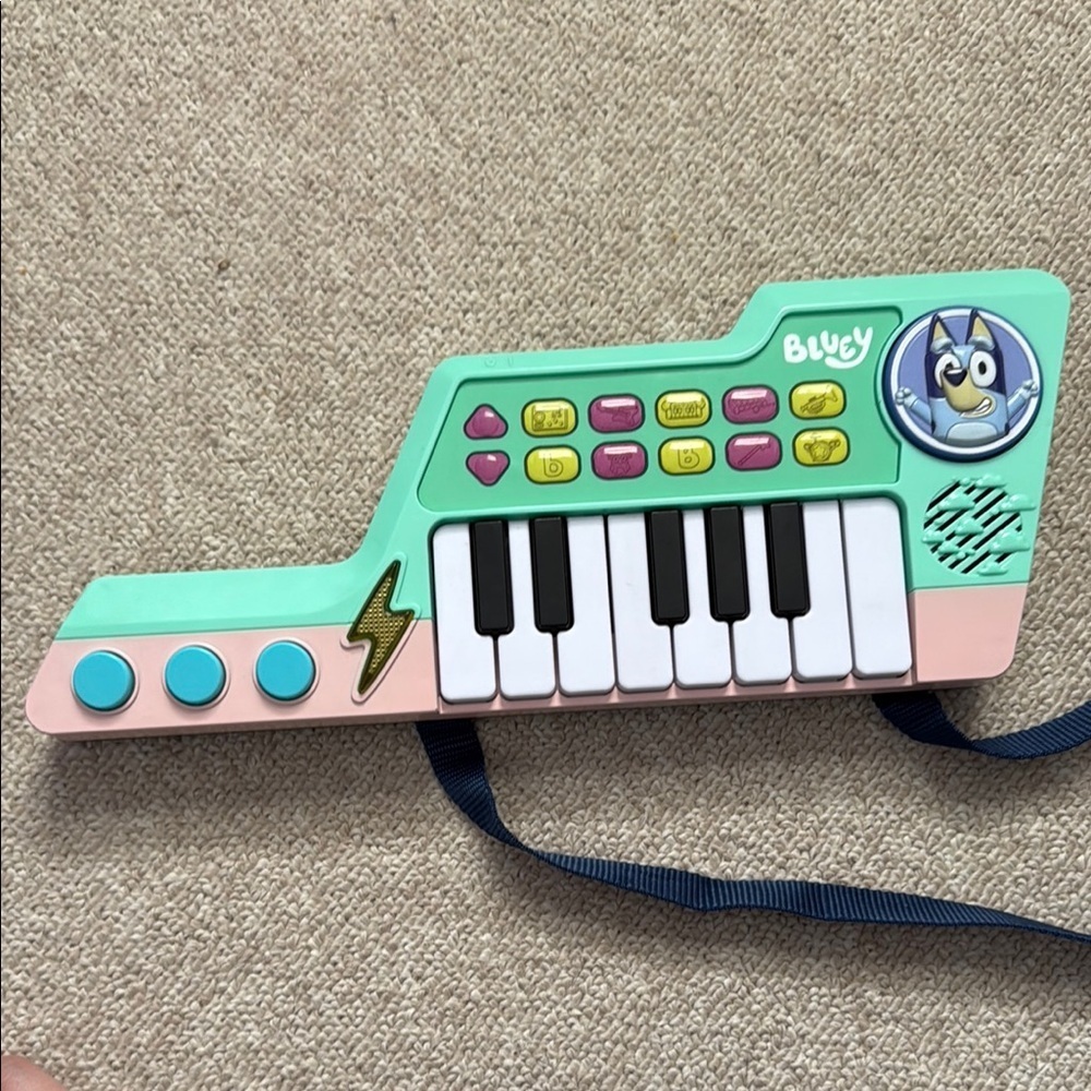 VTech Bluey Bluey's Keytar - Picture 2 of 5